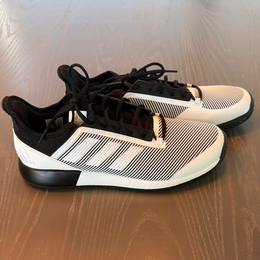 Adidas (NWOT) Men's Black and White Tennis 11